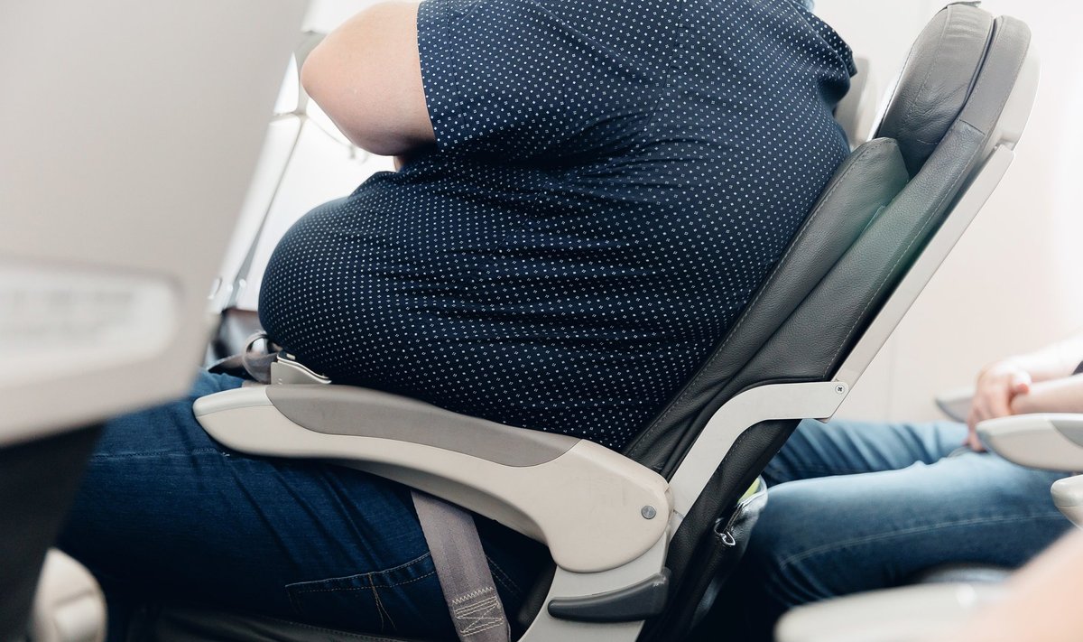 Suurema kehakaaluga inimesed ei mahu tihti lennukiistmesse ära ja see on nad vihale ajanud.
