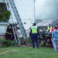 DELFI FOTOD: Saaremaal hukkus kortermaja põlengus kaks inimest, päästjate tööd raskendasid purjus ja agressiivsed inimesed