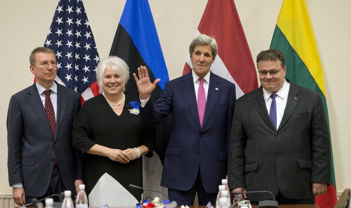 Läti välisminister Edgars Rinkēvičs, Marina Kaljurand, USA riigisekretär John Kerry ja Leedu välisminister Linas Linkevičius pidasid neljapäeval Brüsselis eraldi kohtumise.