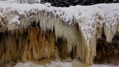 KAAMERAGA MAAL | Jägala juga on endale külmaga lugematu hulga teravaid kihvu kasvatanud