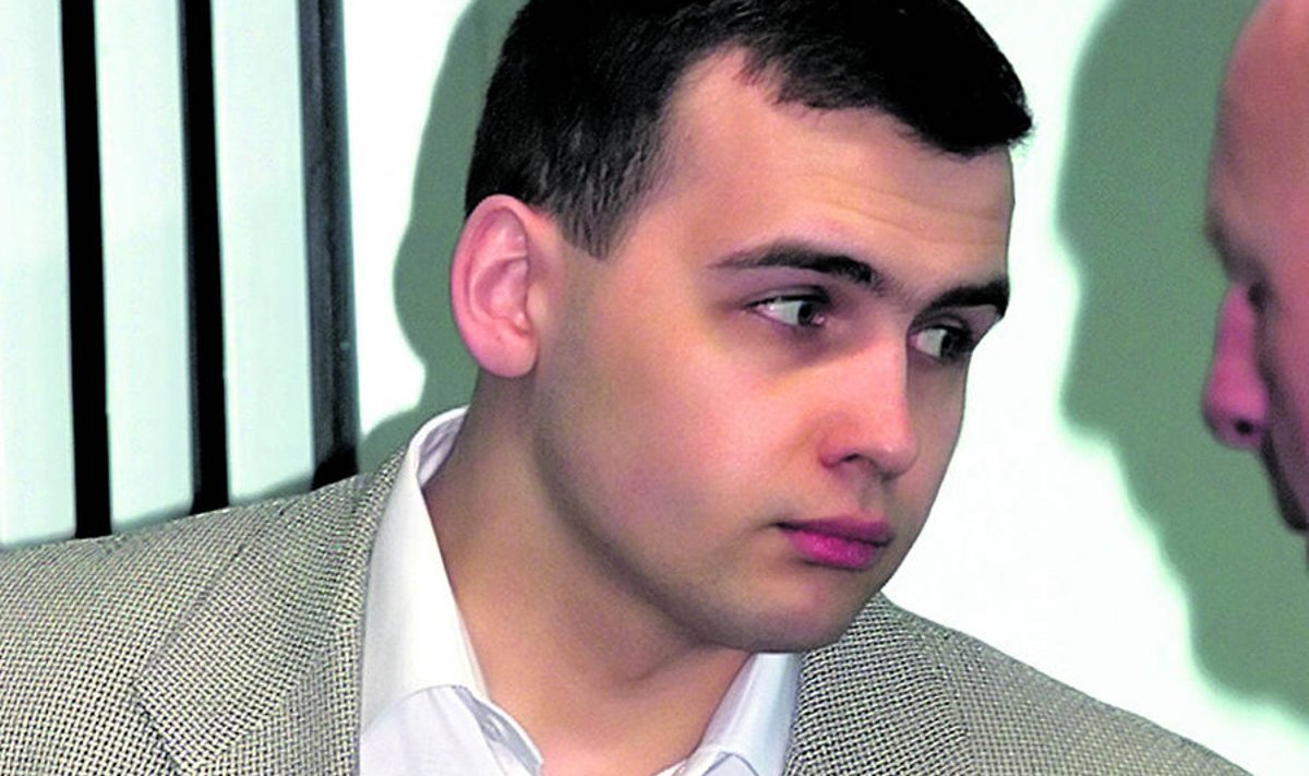 Fotol on Jevgeni Bõkov 2001. aastal kohtusaalis, kus teda süüdistatakse mõrvakatse korraldamises.