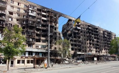 Разрушенный дом в Мариуполе, начало мая 2022 года