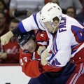 VIDEO: Kaklus NHL-is: Washingtoni mängija tagus NY Rangersi mehe põlvili!