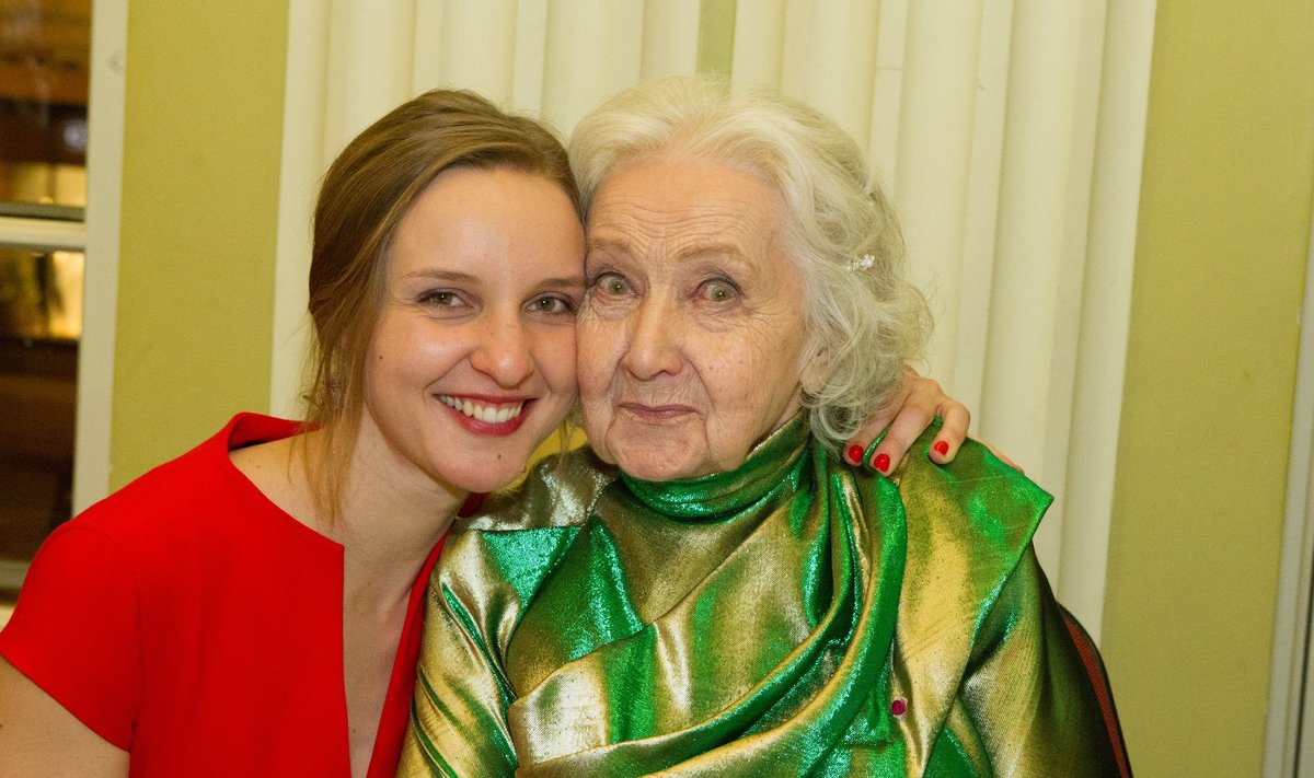 „Meie vanaema on just selline, nagu üks vanaema olema peab!” Pojatütar Mirjam vanaema Ita 85. sünnipäeval Draamateatris