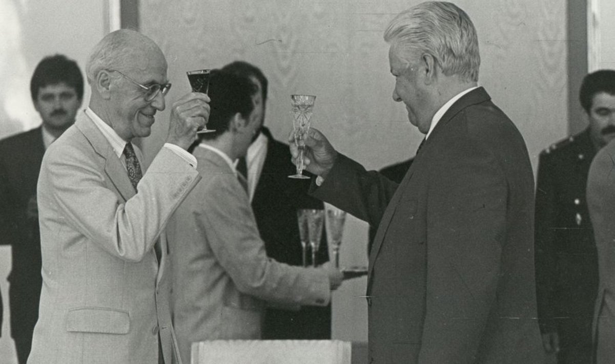 President Lennart Meri ja Boriss Jeltsin tähistamas juulilepingute sõlmimist 1994. aastal Foto: EPL arhiiv