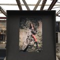 ФОТО: Посетители Теллискиви посчитали оскорбительной фотовыставку о женщинах на мотоциклах