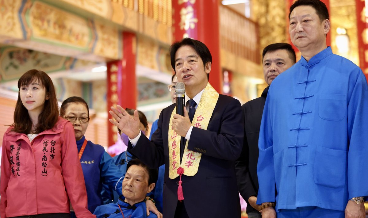 Sel nädalal valivad Taiwani elanikud endale presidenti ja sellel võib olla mõju kogu maailmale, sh aktsiaturgudele. Pildil valimiste favoriit, Taiwani võimupartei kandidaat William Lai (mikrofoniga) ehk Lai Ching-te.