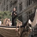 VAATA: Robbie Williams seilab uues videos laevaga läbi linna