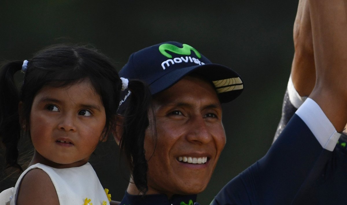 Nairo Quintana tütrega Pariisis poodiumil
