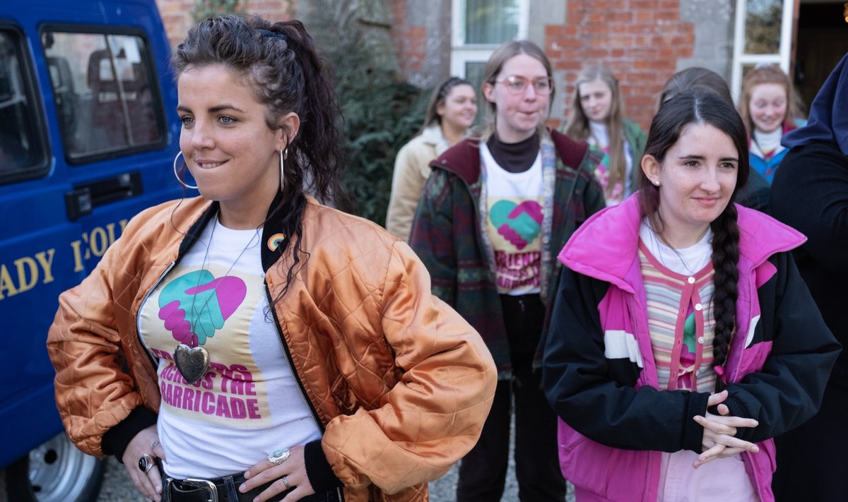 DERRY TÜDRUKUD: Briti sari „Derry Girls“ räägib Põhja-Iiri koolitüdrukutest Derry linnas 1990ndate esimeses pooles ja nende kaudu Põhja-Iirimaa konflikti olemusest.
