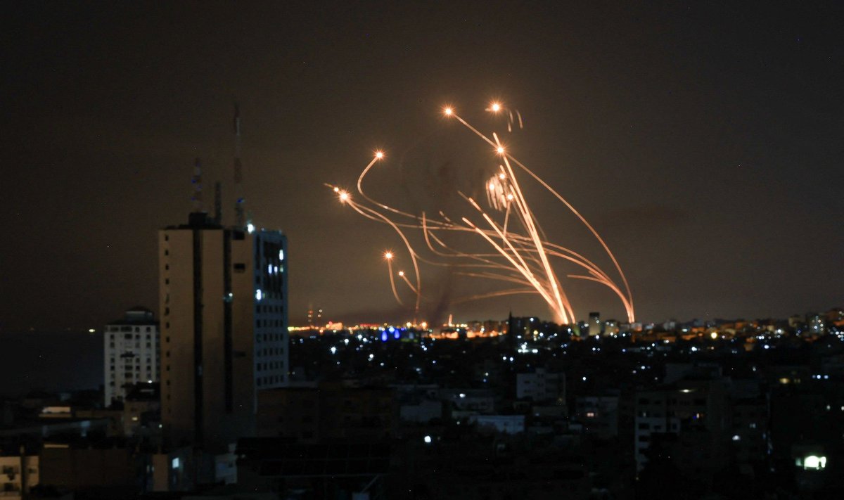 Hamasi maismaarünnakuga samal ajal tabasid Iisraeli tuhanded raketid.