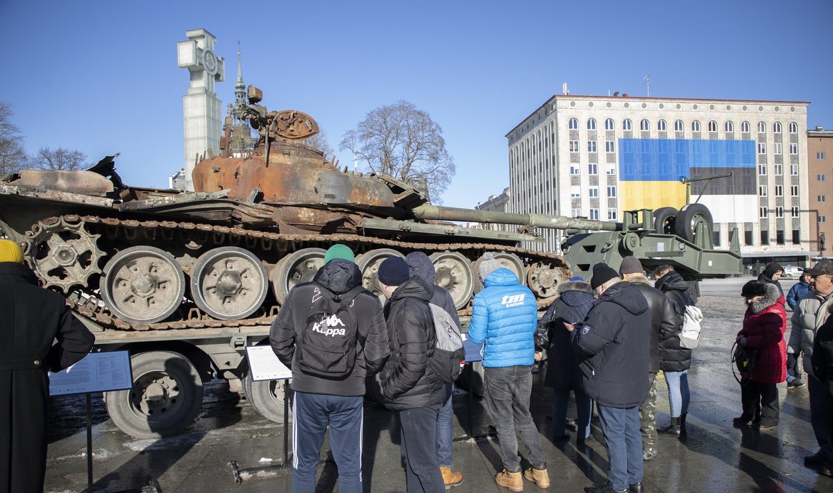 Ukrainas purukslastud Vene tank Vabaduse väljakul