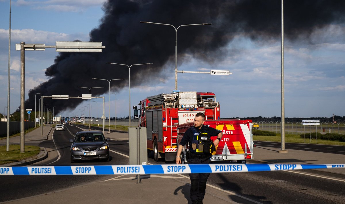 Tulekahju jäätmejaamas sulges eile ka lennuvälja kõrval liikluse.