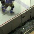 ВИДЕО DELFI: Форс-мажор в "Тондираба": хоккеисты разбили стекло ограждения