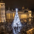 ФОТО | Вильнюс снова удивил: смотрите, какая необычная елка установлена в этом году в центре литовской столицы