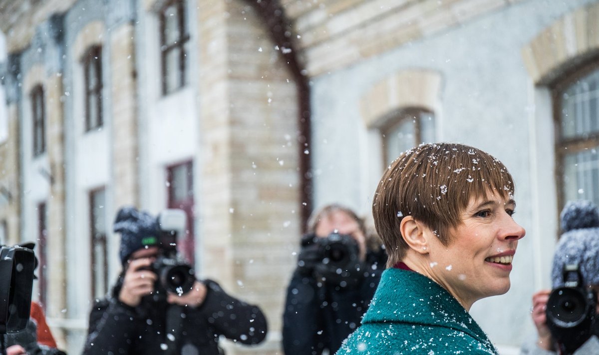 Президент Эстонии Керсти Кальюлайд прибыла на поезде на нарвский вокзал в декабре прошлого года.