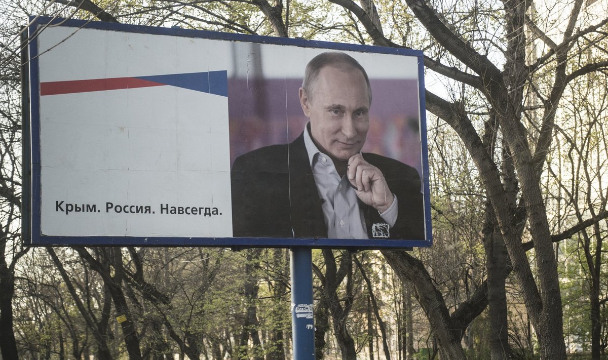 Ka tänavapildis rõhutatakse, et suur juht on ikkagi Putin ning Krimm on Venemaa Föderatsiooni koosseisus.