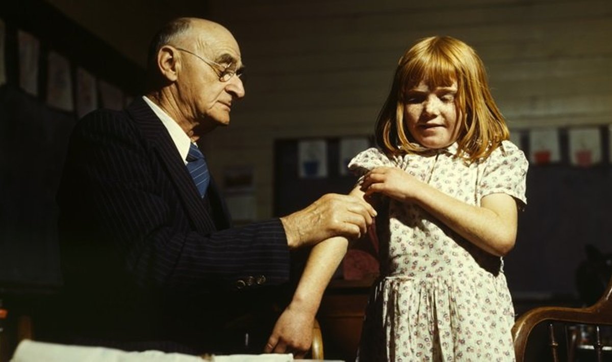Tüüfuse vastu vaktsineerimine Texases 1943. aastal. (Foto: John Vachon/Wikimedia Commons)
