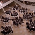 GALERII: Tallinna Teeninduskoolis toimus must-valge õhtusöök