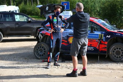 "Thierry, räägi, mis juhtus!" Belglane andis Rally Estonial pärast katkestamist DirtFishile ülesõidul kommentaare.