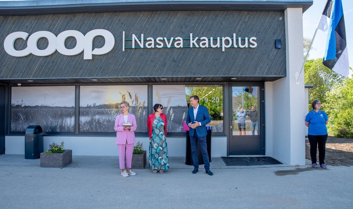 Pildil Saaremaa Tarbijate Ühistu kaubandusjuht Marika Mägi ning juhatuse liikmed Mai Takkis ja Kalle Koov.