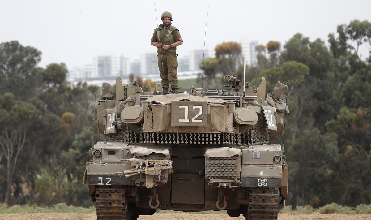 Iisraeli sõjatehnika Gaza eraldusjoone lähedal 