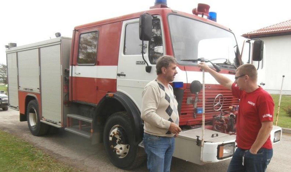 MTÜ esimene tuletõrjeauto. Foto: E. Lember
