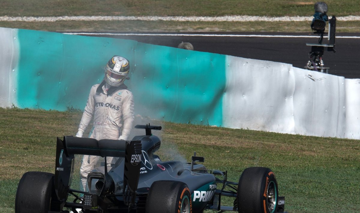 Lewis Hamiltonil tuli Malaisia etapp katkestada