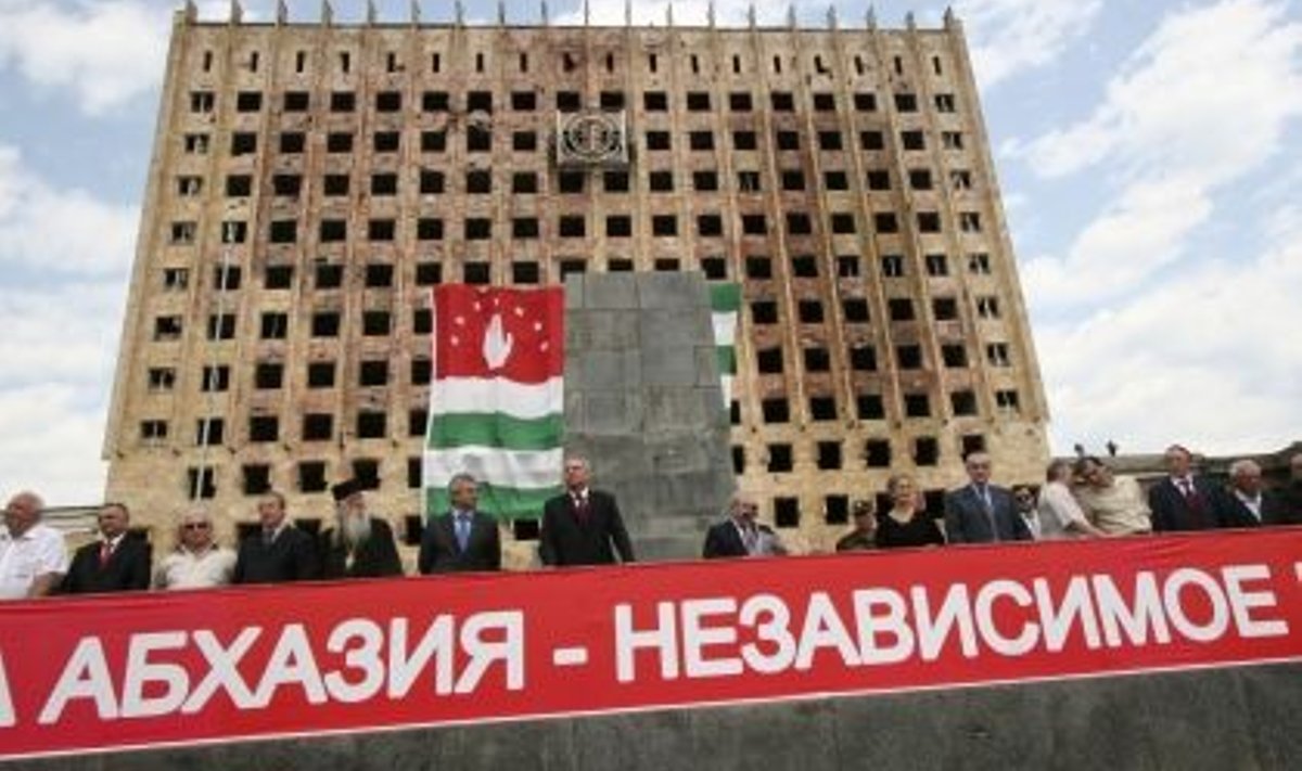 Abhaasia ladvik pealinnas Suhhumis Moskva tunnustust tähistamas