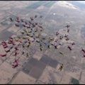 VIDEO: 222 langevarjurit üritavad 80 sekundi jooksul püstitada uut maailmarekordit