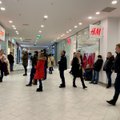 ФОТО: 60 человек в очереди и всего два работника — что вчера происходило в конторе Eesti Post в Kristiine?