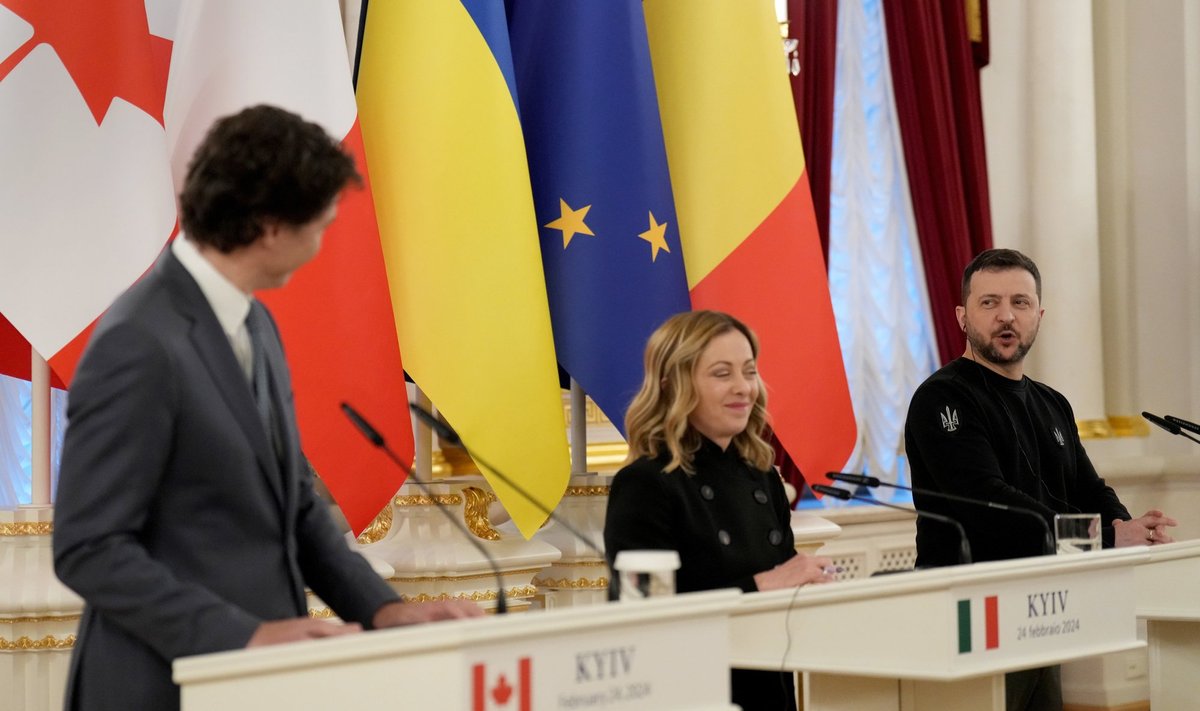 Kanada peaminister Justin Trudeau, Itaalia peaminister Giorgia Meloni ja Ukraina president Volodõmõr Zelenskõi pressikonverentsil.