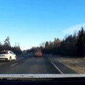 LUGEJA VIDEO: Napikas Kohila ja Tallinna vahel tundub olevat kiirustava autojuhi arvates normaalne