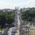 ФОТО: Все участники как на ладони - фотографы наблюдали за шествием с крыши отеля