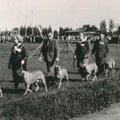 Leidub rahvast, kellel jätkub raha niisuguste moenarruste pääle väljaandmiseks! Sajand tagasi peeti koertenäitusi tõusiklikkuseks 