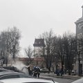 ФОТО | На Петровской площади в Нарве во время празднования Дня независимости загорелся автомобиль с иностранными номерами