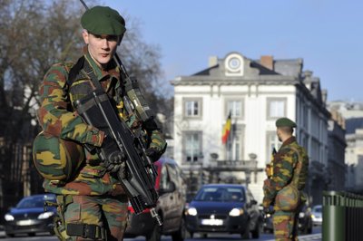 ET OLEKS TURVALINE: Sõjaväelane Brüsselis.