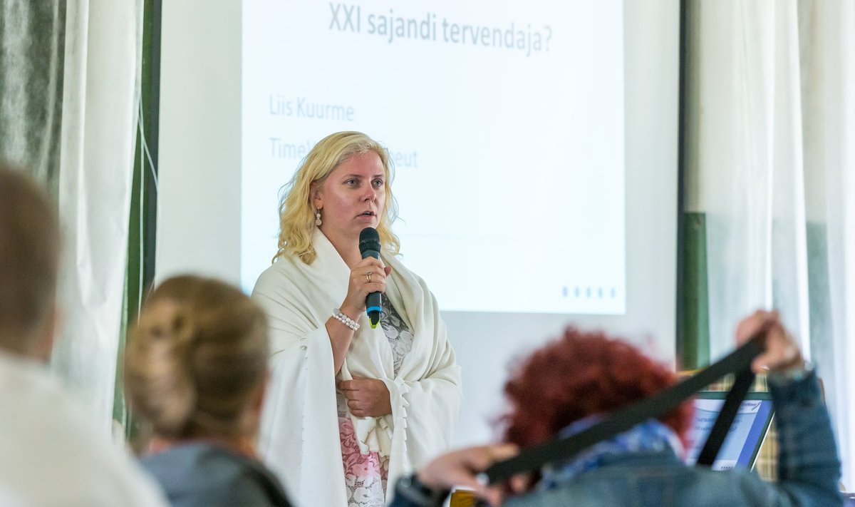 TimeWaveri esindaja Liis Kuurme pidas Kirna mõisa saalis ligi 50 kuulajale ettekande, milles veenis, et erinevalt tavameditsiinist aitab TimeWaver alati ja peaaegu kõigi haiguste vastu.