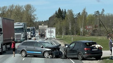 FOTO | Tallinna-Pärnu maanteel sai sõidukite kokkupõrkes viga kaks inimest