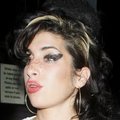 On ikka irooniline: Amy Winehouse jõi teel võõrutusravile viina