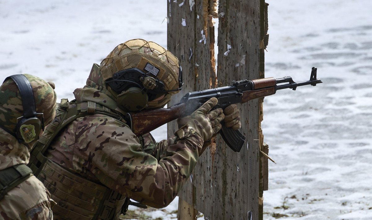 Ukraina rahvuskaardi kaitseväelased osalevad sõjalisel väljaõppel Ukrainas Harkivi lähedal.