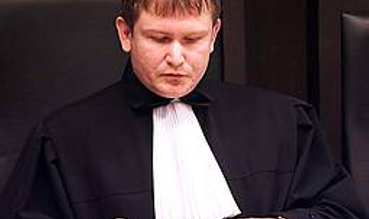TALAAR VAHETUB VANGLAVORMI VASTU? Kohtunik Ardi Šuvalovit võib altkäemaksu nõudmise eest oodata kaks kuni kümne aastat türmi. PEETER LANGOVITS / POSTIMEES