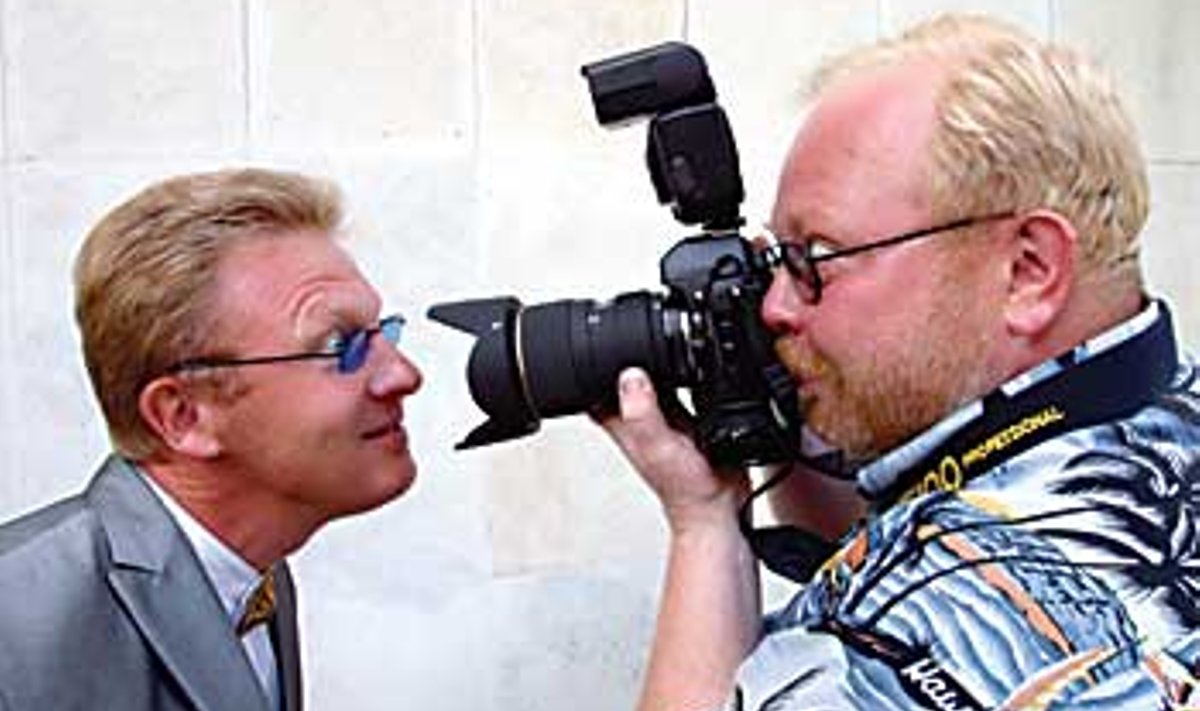 HERNESUPP: Eesti üks parim pulmavanem Peep Raun (vasakul) pulmafotograaf Meelis Adamsoni (Laari nägu) kaamera ees. Ingmar Muusikus