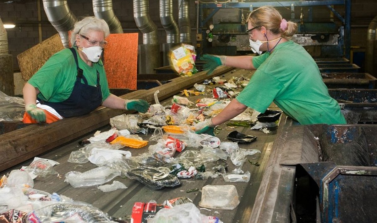 Eesti üks suuremaid probleeme on Euroopa Komisjoni tellitud uuringu kohaselt jäätmete vähene taaskasutamine. Pildil Ragn-Sellsi sorteerimisjaam. Foto: Ilmar Saabas