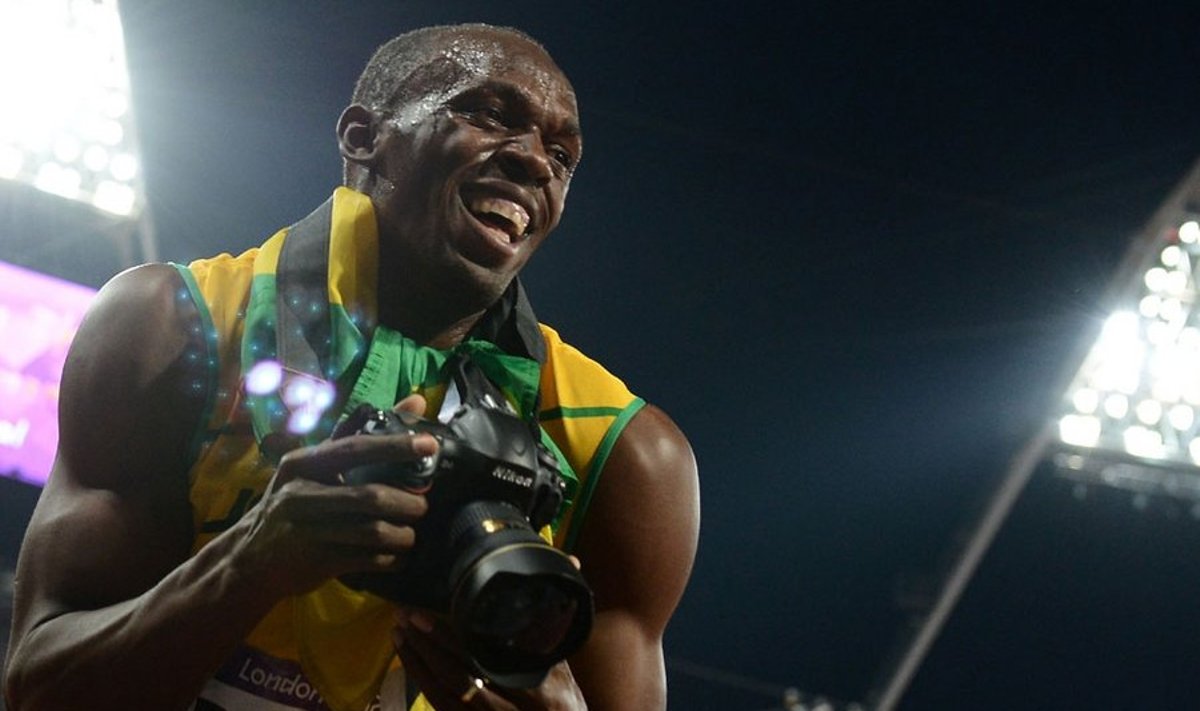 Ülikiirelt jooksmine on vaid üks tahk Usain Bolti fenomenist. Sama palju kõneainet pakub tema jooksueelne ja -järgne sõu. Seekord siis fotograafina.Foto: AFP/Scanpix