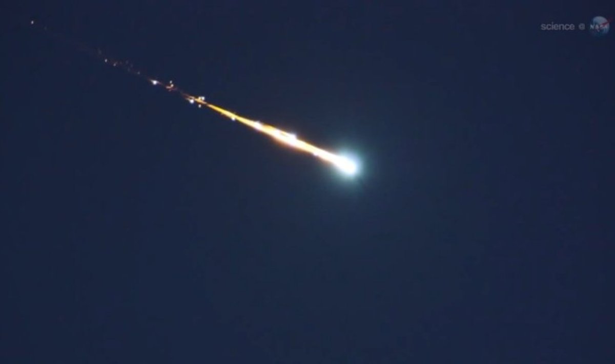 Meteoriidi leegitsev sisenemine. https://www.thenightskyguy.com