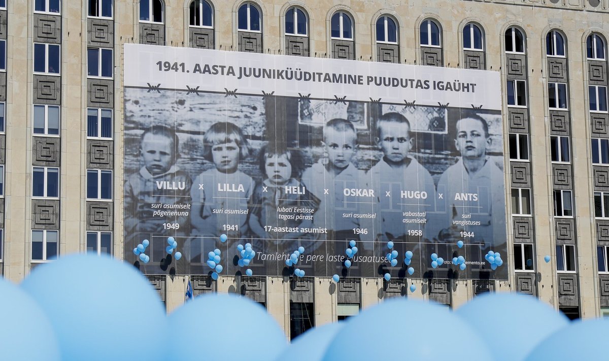 Sinised pisarad Vabaduse väljakul: juudiküüditamise mälestamine mullu Tallinnas