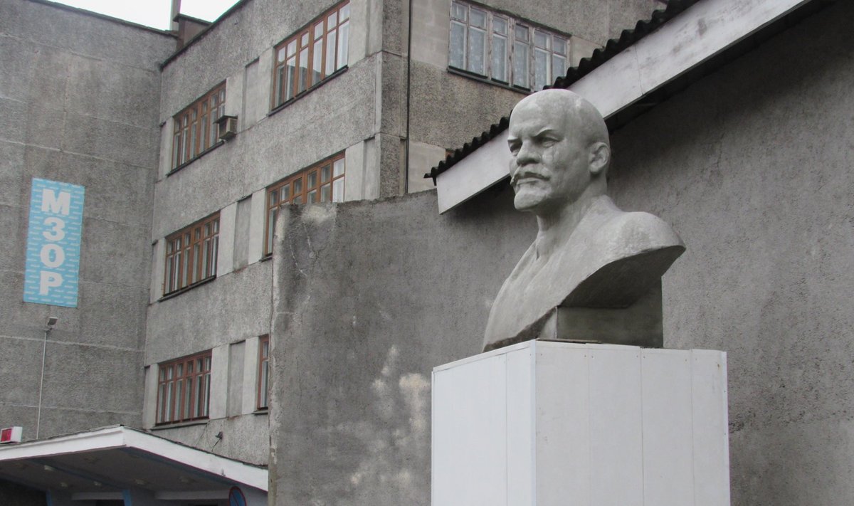 Lenin ei jäta, tema seirab ikka valgevenelasi oma kivise pilguga.