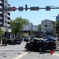 Delfi lugeja eilsest avariist: BMW-l põles juba pikalt punane tuli, Mercedes kaitses jalakäijaid suurema löögi eest