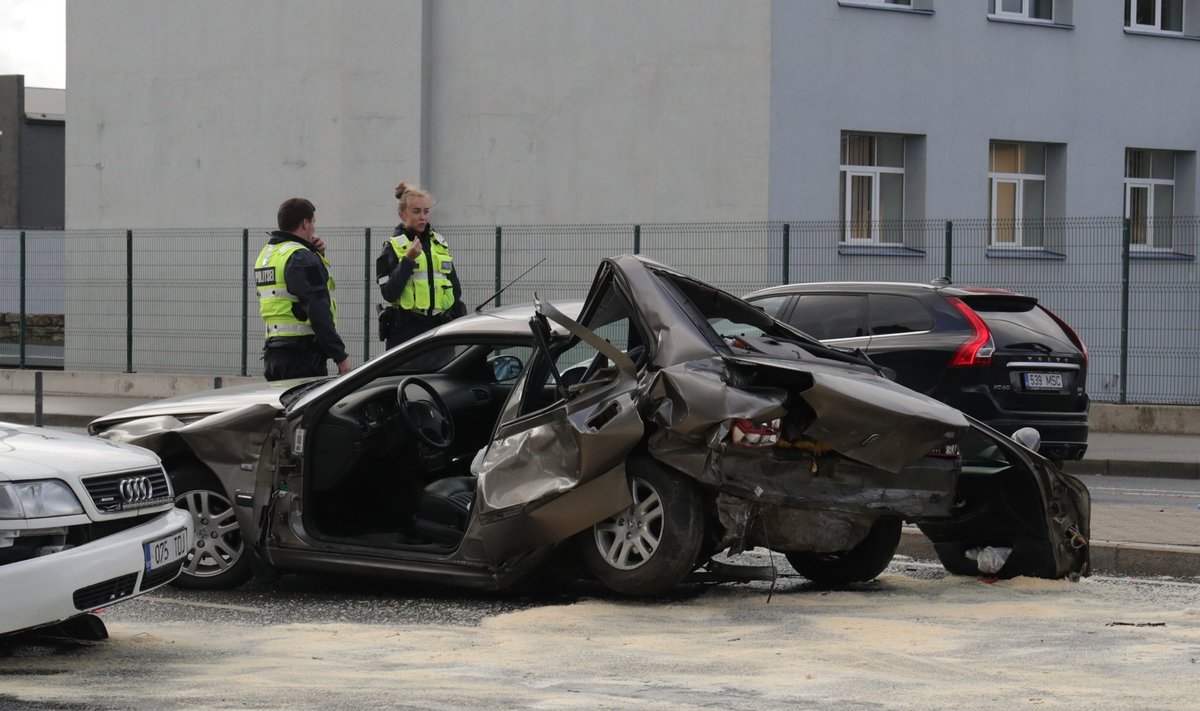 Liiklusõnnetus Tallinnas Peterburi teel